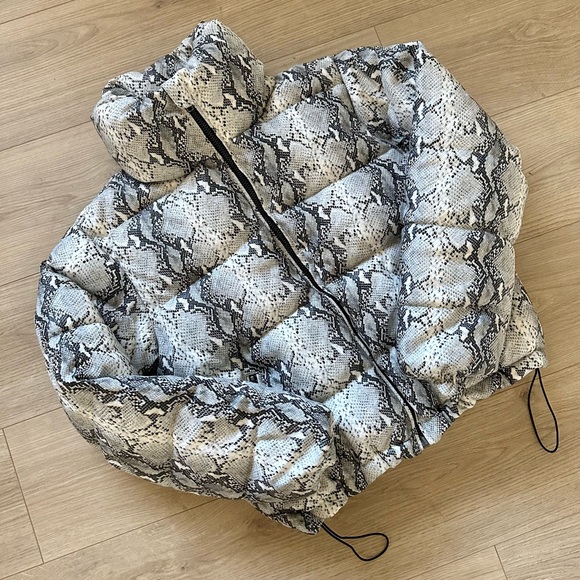 ASOS Glamorous Faux Leather Snake Print Puffer Jacket S LIKE NEW - Picture 6 of 12